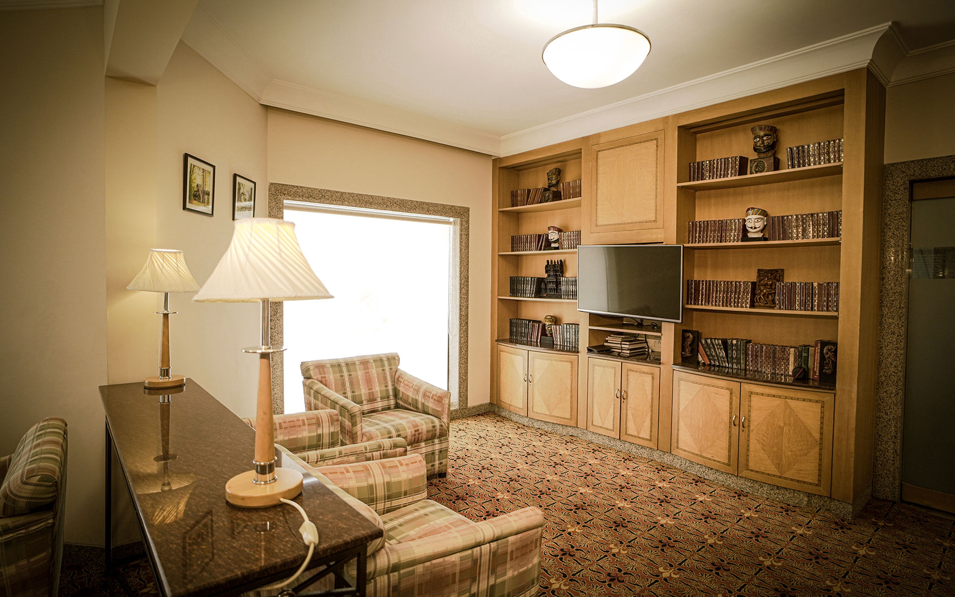 club-royale-lounge-ambassador-ajanta-aurangabad