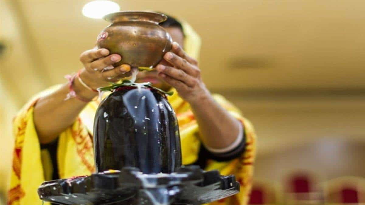 Grishneshwar Temple Shivling Abhishek